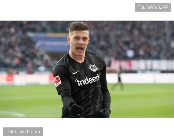 德甲测试新款连接球芯片，旨在提供更精确的球员跑动与传球数据